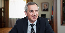 Министр строительства и инфраструктуры Челябинской области Виктор Тупикин приветствует участников Форума «Умный город»